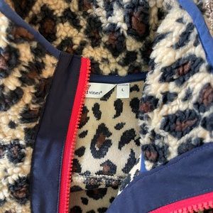 Size L half zip Vineyard Vines cozy fleece.